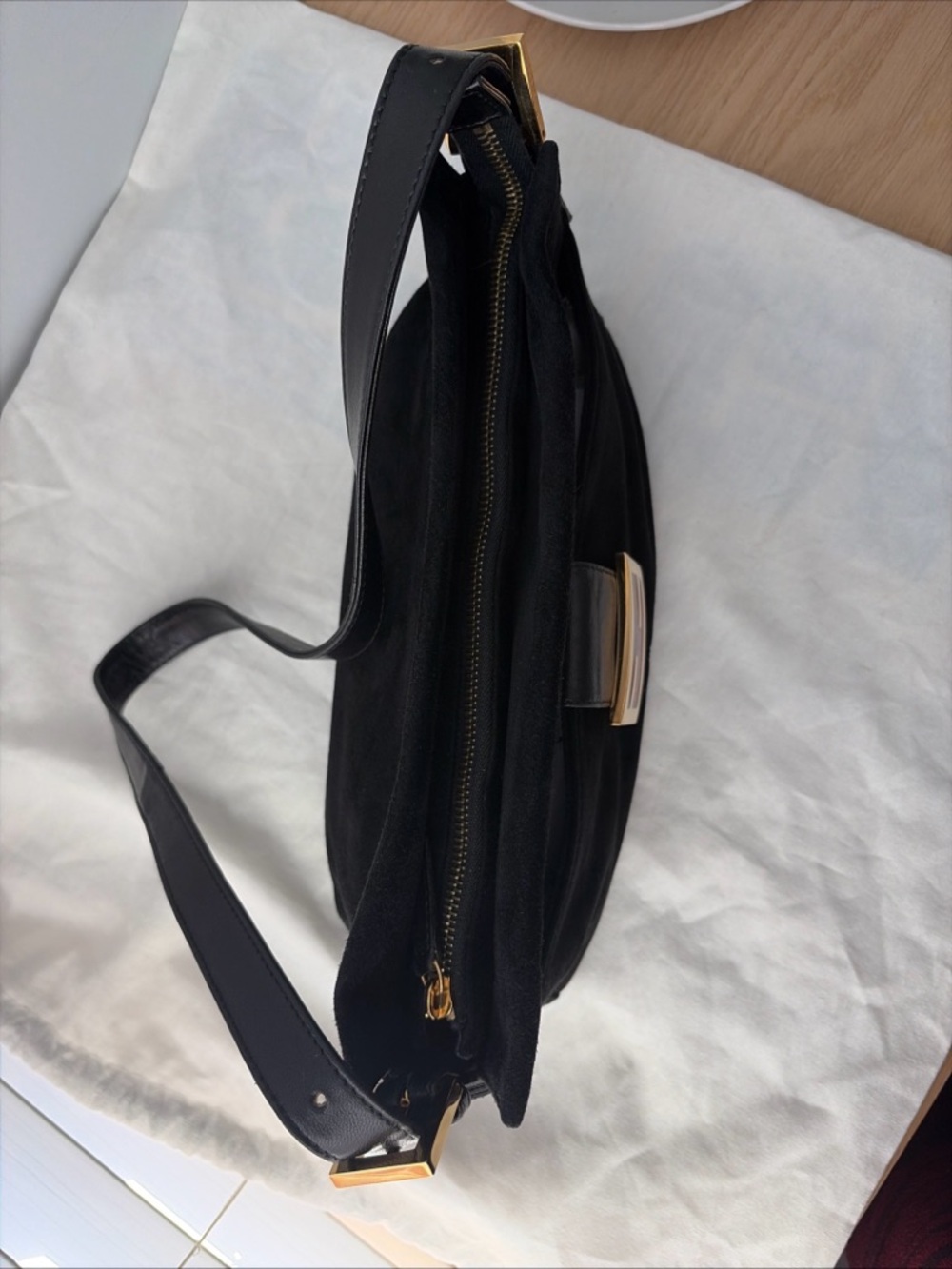 Authentic vintage Fendi mamma Baguette shoulder bag from the early 2000s. - Picture 13 of 16